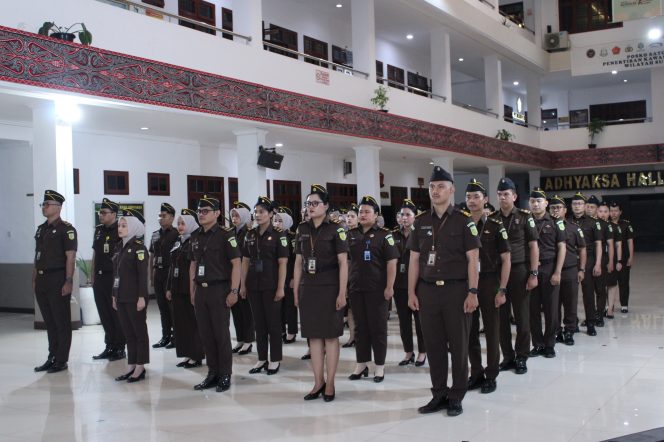 
					Kajati:”Selamat Bergabung Adhyaksa Muda, Setiap Ucapan, Sikap, Dan Tindakan Saudara Akan Membawa Nama Baik Pribadi, Keluarga, Satuan Kerja Dan Institusi Kejaksaan”