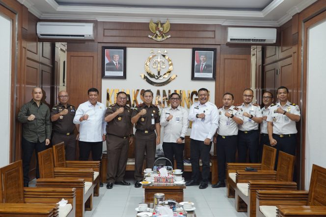 
					KEPALA KANTOR IMIGRASI WILAYAH SUMATERA UTARA KUNJUNGI KEJAKSAAN TINGGI SUMATERA UTARA