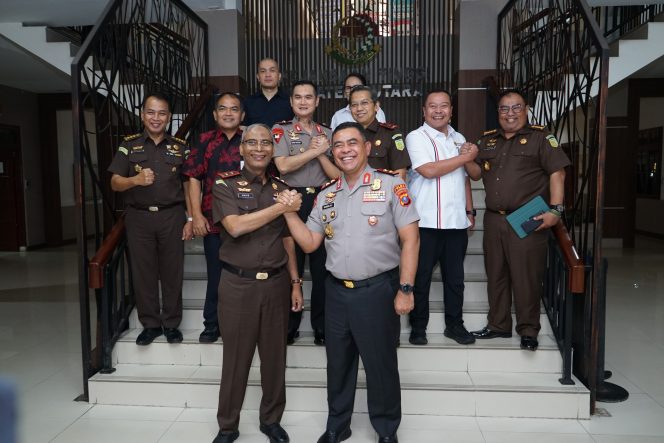 
					Didampingi Wakapolda Dan Dirkrimsus, Kapolda Sumatera Utara Silaturahmi Dengan Kajati, Tegaskan Polri dan Kejaksaan Akan Terus Menjalin Sinergitas