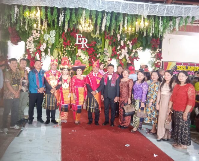 
					Ketua DPC LSM.KPK.RI. Karo. Beserta Sekretaris. dan Anggota Hadiri Acara Resepsi Pernikahan Putri Kapolsek Tigabinanga AKP. Codet Tarigan S.H
