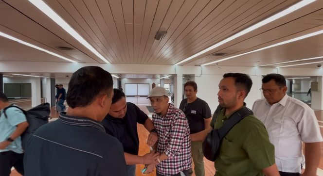 
					Wujudkan Kepastian Dan Keadilan Hukum, Buronan Tindak Pidana Perlindungan Anak Asal Pematang Siantar Berhasil Dibekuk Intelijen Kejaksaan Di Bandara Soekarno Hatta