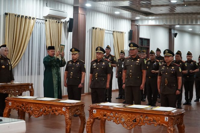 
					LANTIK ASISTEN PEMULIHAN ASET & 5 KAJARI, KAJATI SUMATERA UTARA TEGASKAN JAGA INTEGRITAS DENGAN IMAN DAN TAQWA SERTA LOYAL KEPADA INSTITUSI