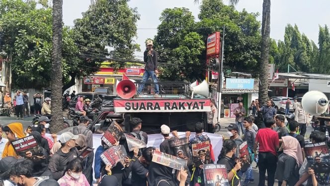 
					Praperadilan Febrie Adriansyah Diwarnai Aksi Unjuk Rasa, Massa Desak Hakim Independen dan Penegakan Hukum Tanpa Intervensi