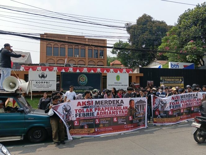 
					PN Jaksel Dikepung Massa, Praperadilan Febrie Jadi Sorotan: “Jangan Ada Karpet Merah!”