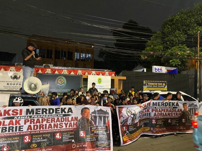 
					Massa Aksi Apresiasi Hakim PN Jaksel, Praperadilan Febrie Adriansyah Perkara Nomor 134 Ditolak