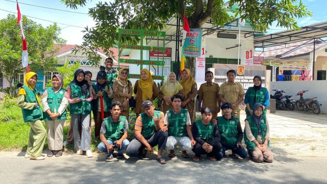 
					KKN Kelompok 1 UNIVA Medan Bersama Warga Pasang Plang Dusun dan Desa di Karang Tengah