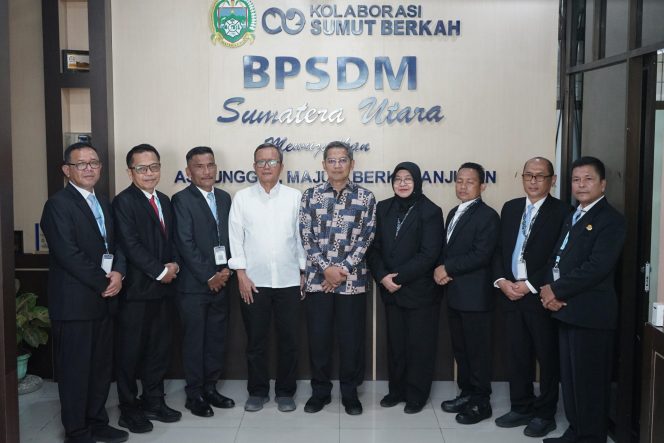
					Wakajatisu Eko Adhyaksono Sebagai Penguji Pada Seminar Hasil Proyek Perubahan Pelatihan Kepemimpinan Nasional Tingkat II Di BPSDM Provinsi Sumut