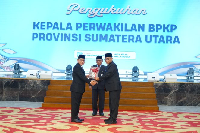 
					Koordinator Bidang Pidana Khusus Wakili Kajati Sumut Pada Kegiatan Pelantikan Dan Pengukuhan Rusdy Sofyan Sebagai Kepala Perwakilan Badan Pengawasan Keuangan Dan Pembangunan (BPKP) Sumatera Utara