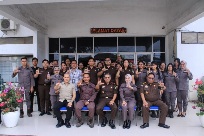 
					Wakajati Sumut Minta Jajaran Cabang Kejaksaan Negeri (Cabjari) di Pangkalan Brandan Bekerja Profesional Dan Hindari Transaksional Perkara
