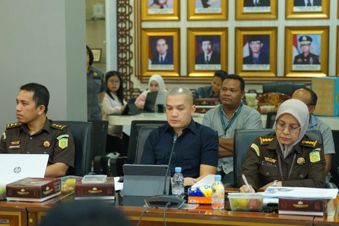 
					Kawal Proyek Strategis Untuk Kepentingan Masyarakat, Kajati Sumut Pimpin Rapat Koordinasi Program Percepatan Peningkatan Tata Guna Air
