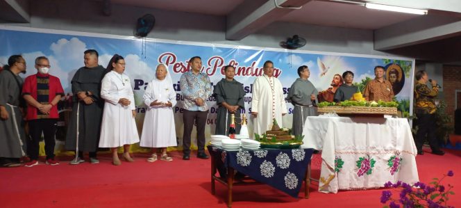 
					Pesta Pelindung Paroki St. Fransiskus Assisi Padang Bulan Medan, Mgr. Kornelius Sipayung OFMCap. Ajak Umat Hidup dalam Damai dan Persaudaraan