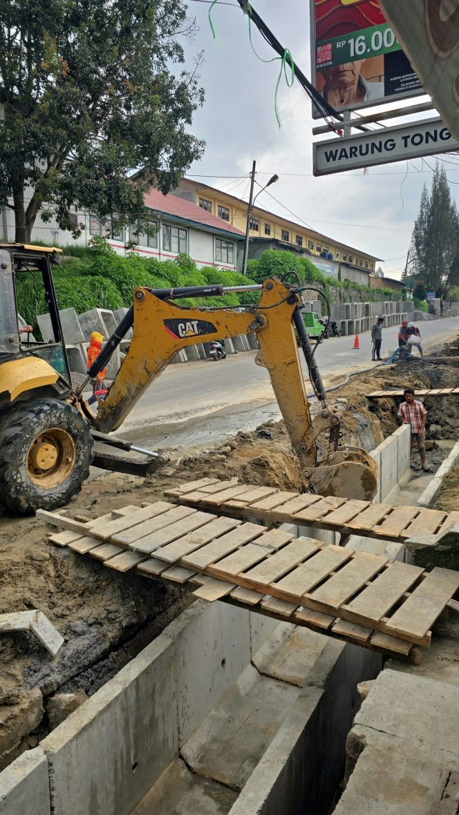 
					Gerak Cepat Bupati Karo Antonius Ginting Atasi Banjir, Drainese Simpang Enam Lau Dah Kabanjahe Direvitalisasi