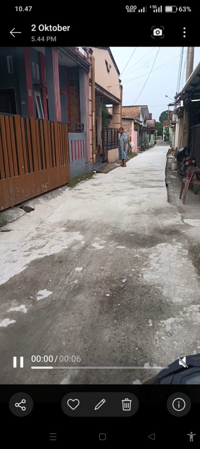 
					Warga Resah, Rekonstruksi Jalan Gang Karya 7 Pangkalan Mashur Dikebut Sehari Asal Jadi dan Tanpa Plang