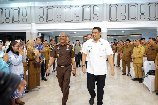
					Luncurkan Program Jaksa Sahabat Pendidik, Kajatisu Muhibuddin Nyatakan Siap Serta Komit Mengawal Dan Mendukung Kemajuan Pendidikan Di Sumatera Utara