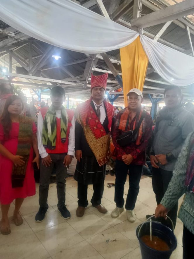 
					Soliditas Wartawan, Ketua PD MIO Karo Jan Warista Ginting Bersama Pengurus Hadiri Tenah Kerja Anak Wartawan David Sirait di Merdeka